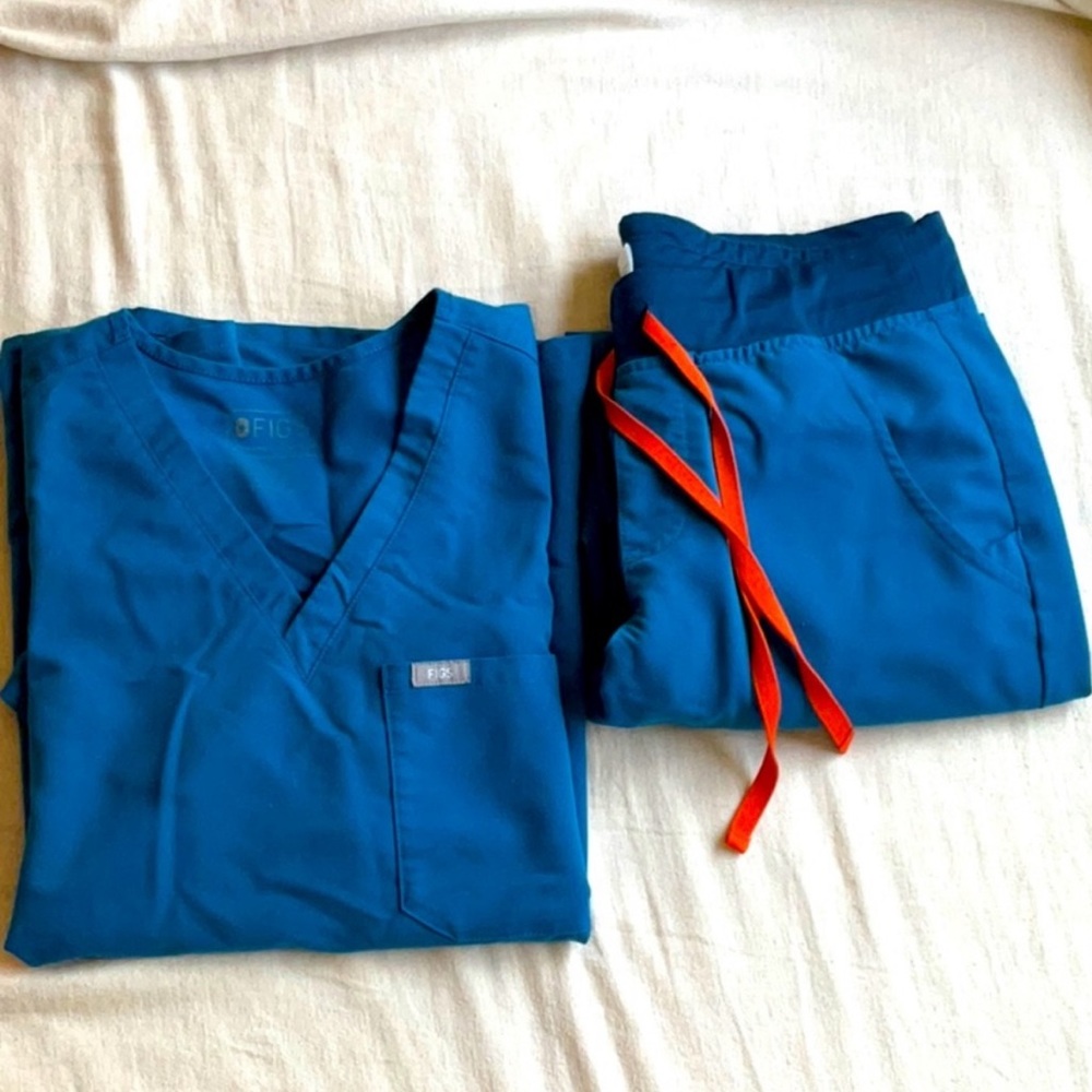 Figs Women’s Alps Blue Scrub Set